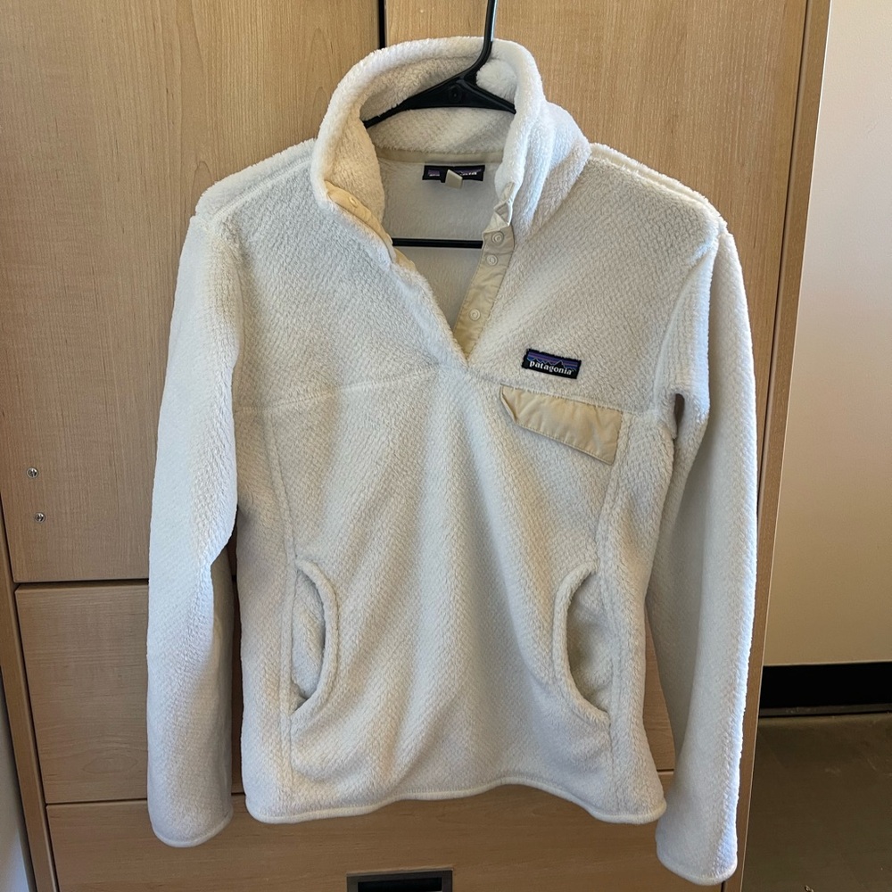 White Patagonia fleece jacket; Worn once; like new